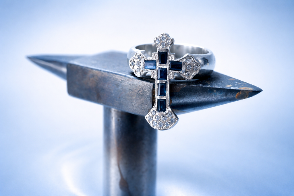 ANILLO CRUZ DE ZAFIROS