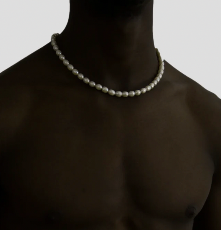 THE PEARLS NECKLACE