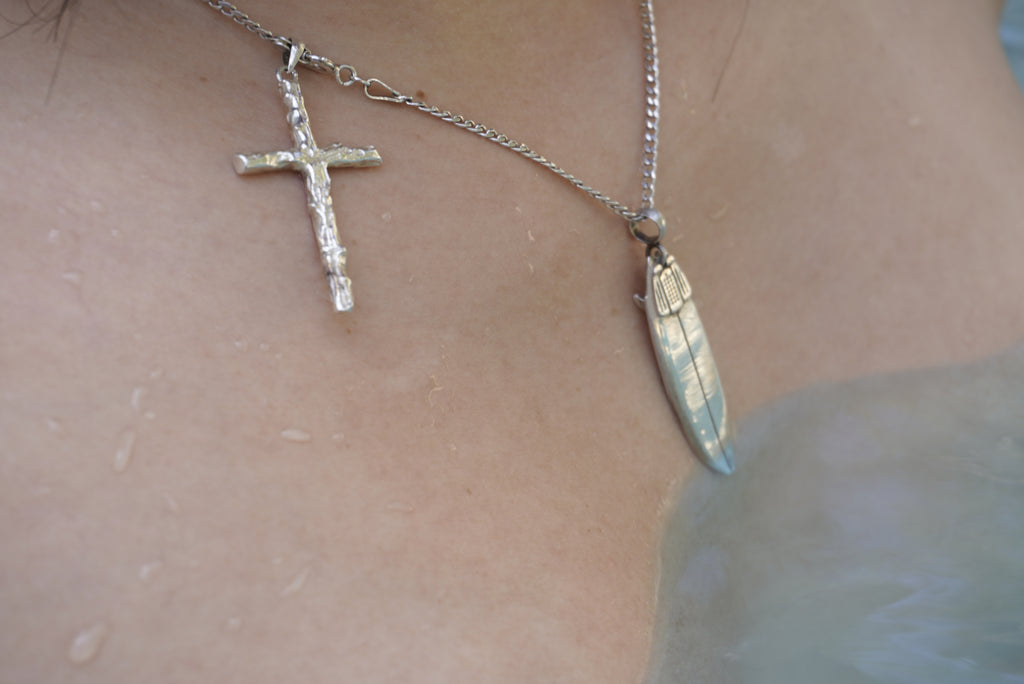 COLLAR CRUZ DE MADERA