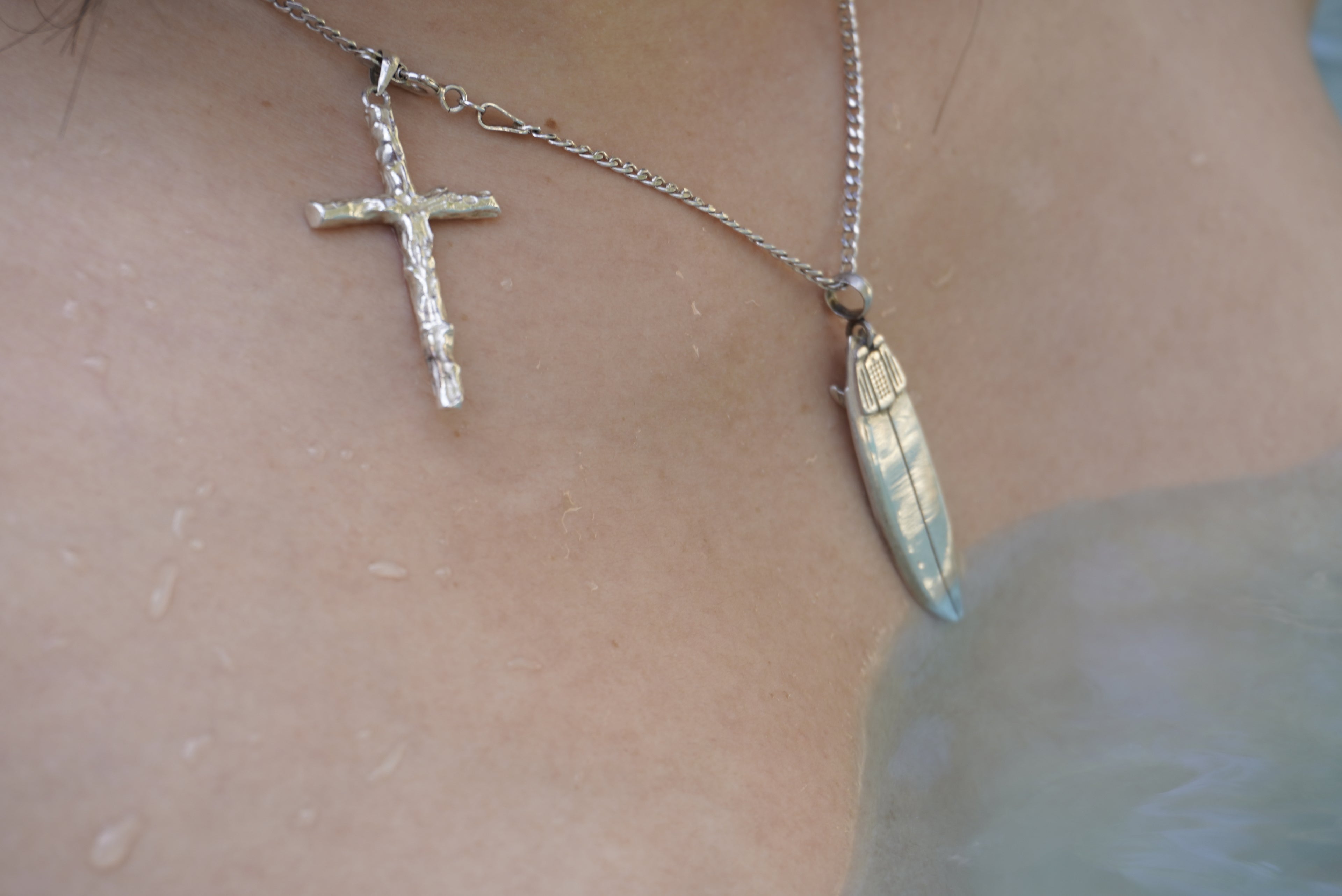 COLLAR CRUZ DE MADERA