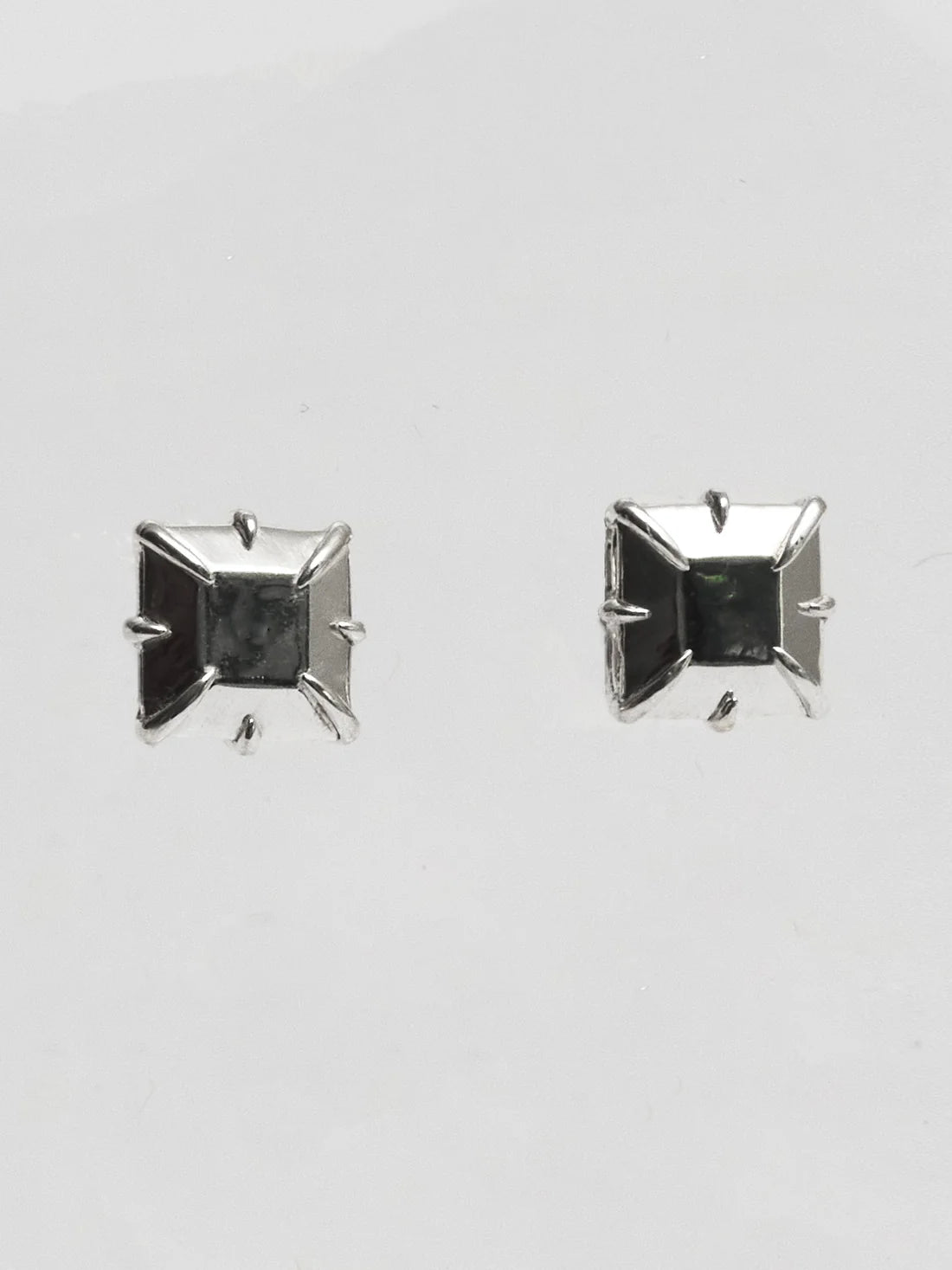 SMALL SINGLE FAKE DIAMOND EARRING - PRINCESS