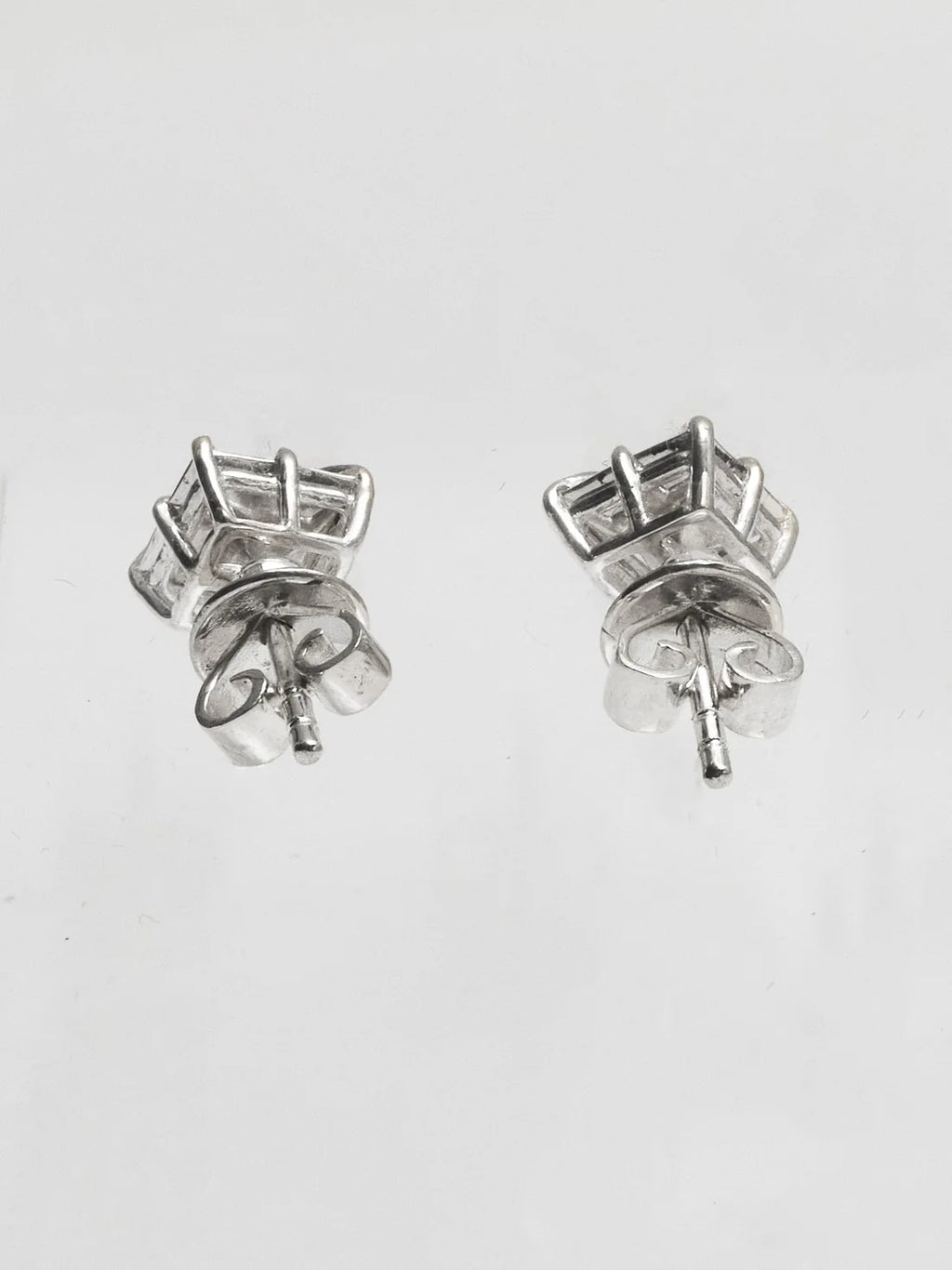 SMALL SINGLE FAKE DIAMOND EARRING - PRINCESS