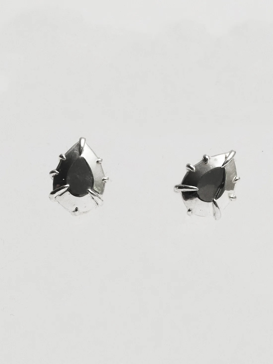 SMALL SINGLE FAKE DIAMOND EARRING - PEAR