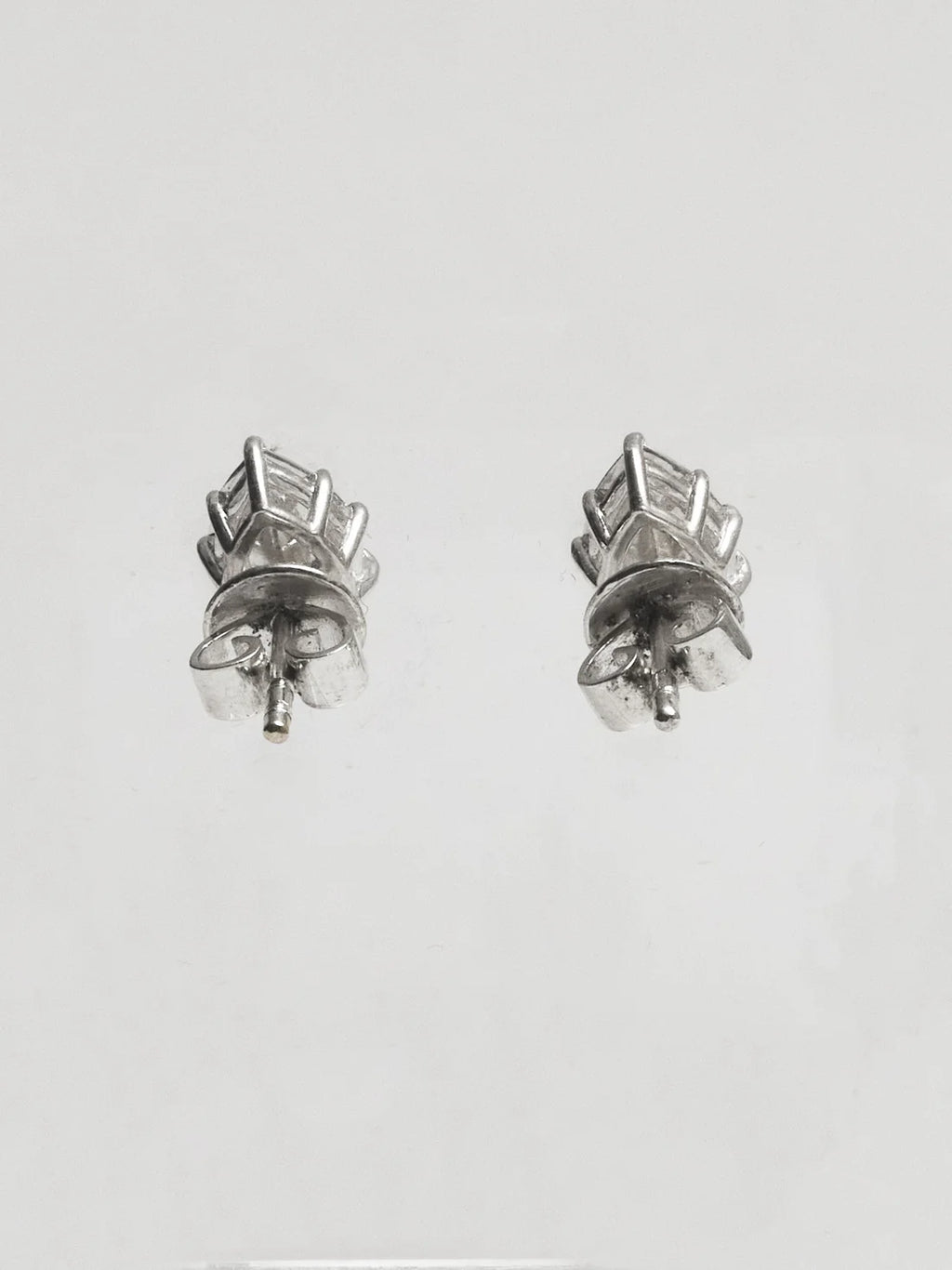 SMALL SINGLE FAKE DIAMOND EARRING - PEAR
